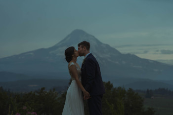 Couple kissing at their Mt. Hood wedding