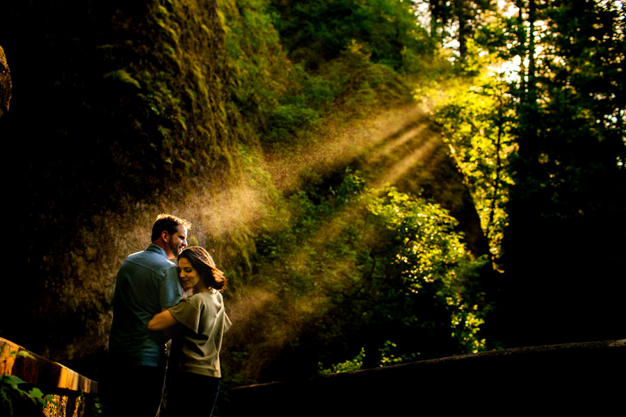 Engagement session at the horsetail falls in Columbia Gorge (3)