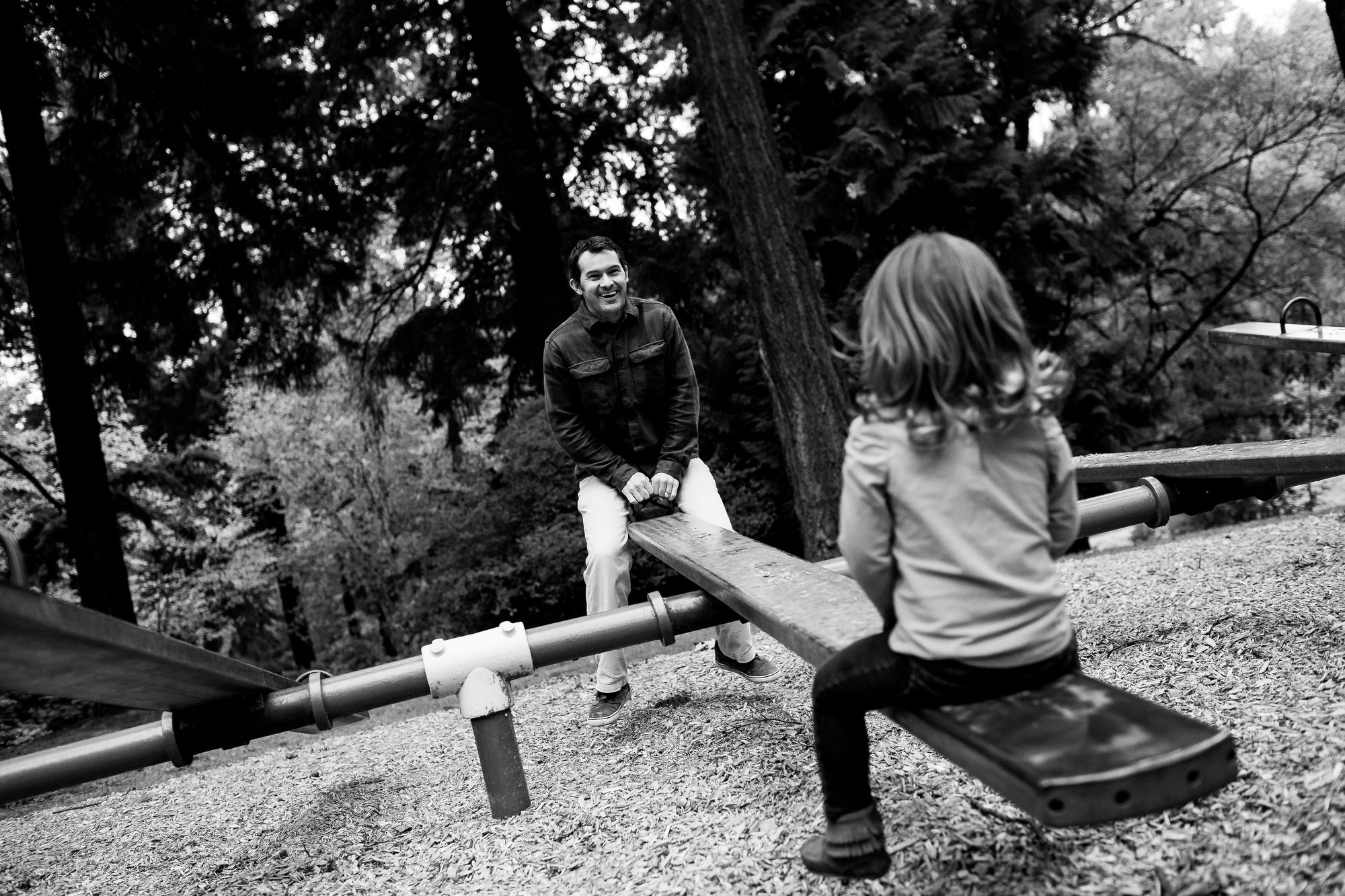 Family photos at the Portland Rose Garden by portrait photographers, Daniel & Lindsay Stark