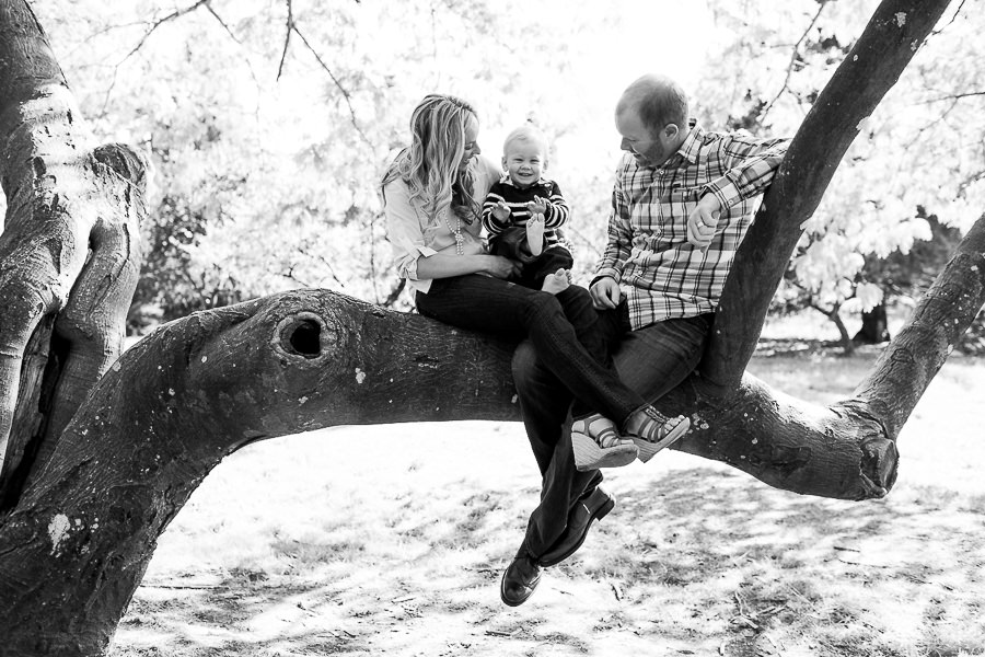Family Portrait Photography by Stark Portraits - fun and vibrant family photos at Hoyt Arboretum in Portland, Oregon. 