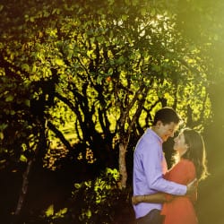 A fun and sunburst, colorful engagement session photos at Pittock Mansion in Portland, Oregon, by top wedding photographers, Daniel and Lindsay Stark of Stark Photography. (1)