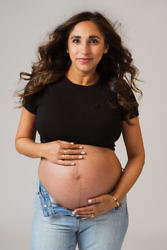beautiful pregnant mom in the photography studio