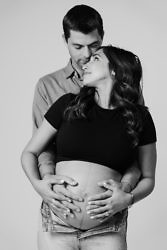 portland maternity photos of expecting parents