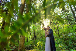beautiful Oregon wedding with a bride and groom kissing