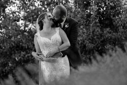 black and white kiss photo at a hood river wedding